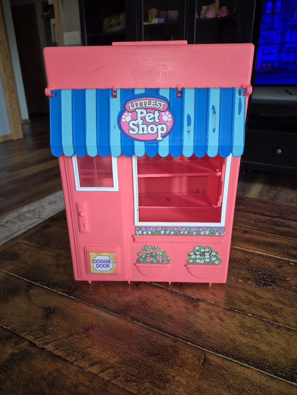 Littlest Pet Shop Pink Playhouse with Blue Awning